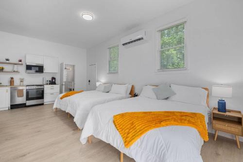 Garage Studio King and Queen with Private Patio