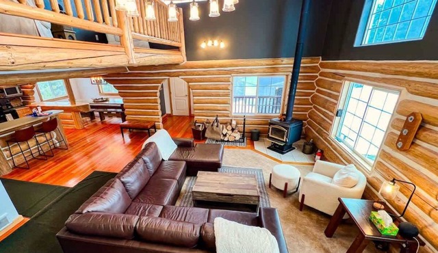 Glacier Dream Escape! 6 Bed/4.5 Bath, Sleeps 12!