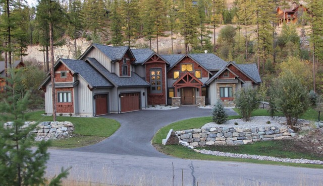 Glacier Lodge | Sleeps 18 | Luxury Retreat on Whitefish Mountain