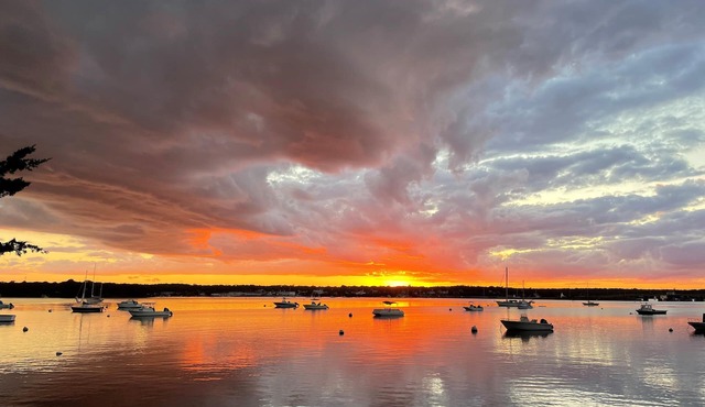Glorious Sunsets and Fun on Private Waterfront in Beautiful, Comfortable Home.