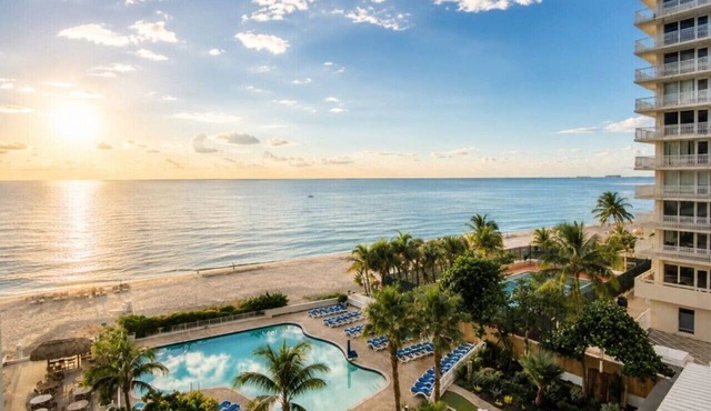 ~Golden Sands~Steps to Beach! Pool+Bar Included!