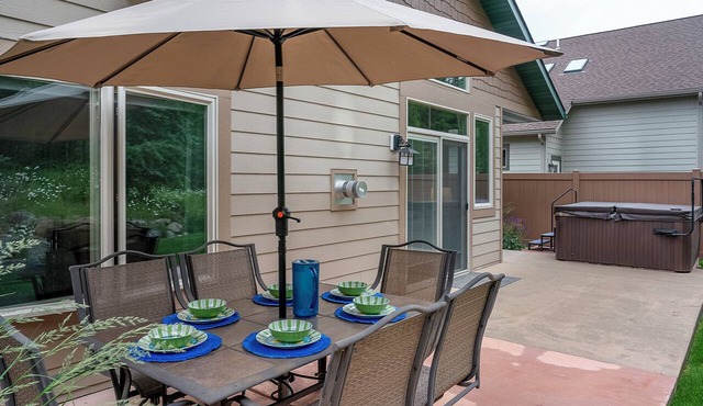 Golf Course Townhome 3 bed/3 bath, Private Hot Tub