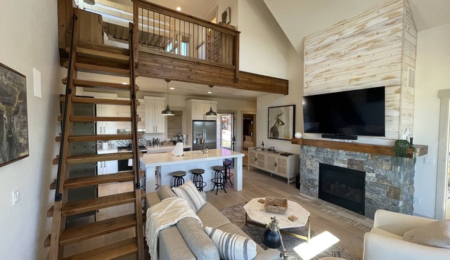 Golfers Cottage at The Wilderness Club w/hot tub