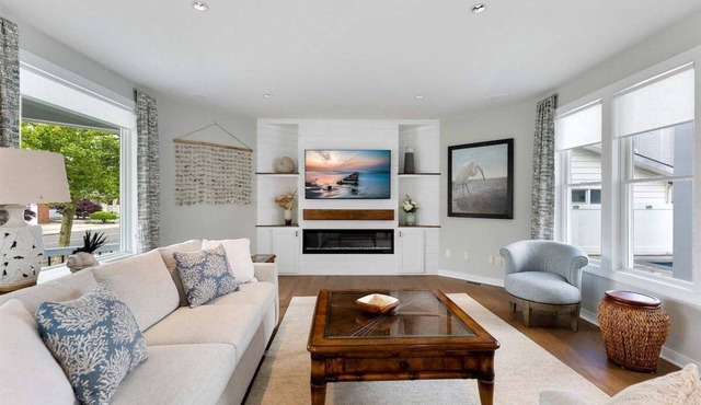 Gorgeous 5BR Home w/Pool, Steps to the Beach!