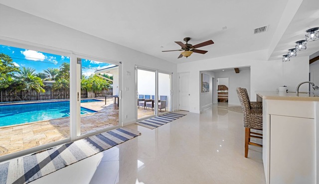 Gorgeous 6BD/5BA Mansion close to Hollywood beach