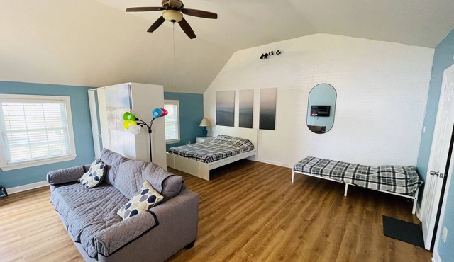 Gorgeous private suite - close to everything in Virginia Beach!