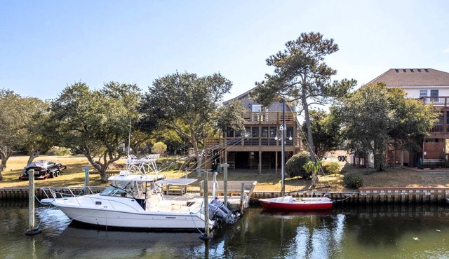 Gorgeous Waterfront Vacation Rental for an Unforgettable Family Getaway in Frisco, North Carolina