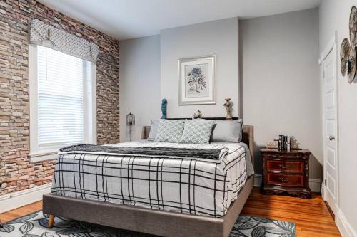 Grand Carytown 5BR FAN HOME fully fenced