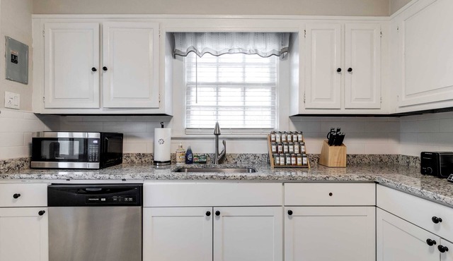 Grand historical family house in peaceful neighborhood 4AB