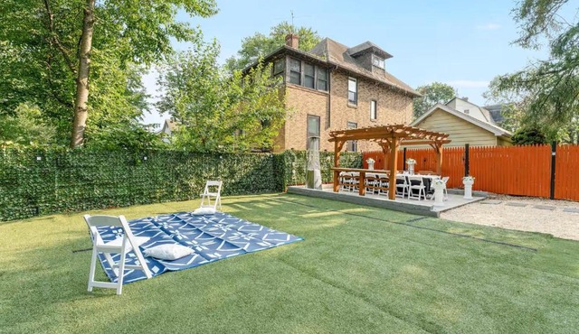 Great for Families, Bob Dylan Live, 4BR Lounge
