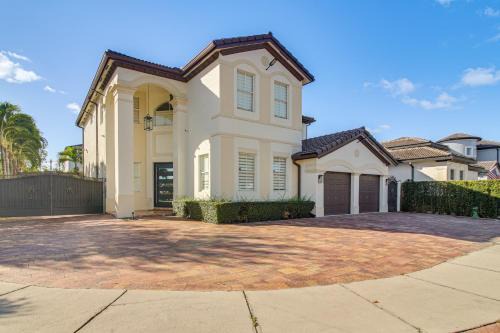 Great for Gatherings! Sleek & Relaxing Hialeah Gem