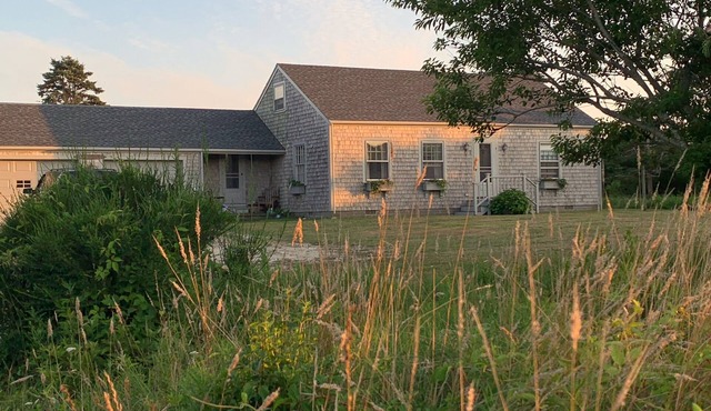 Great house away from crowds. Near ocean and harbor