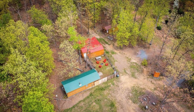 Great location for gatherings up to 18 or more with onsite RV hookup.