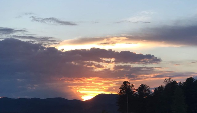 Great Sacandaga Lake - 5 minute walk to sandy beach
