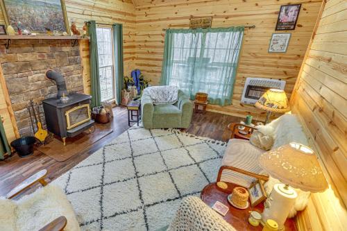 Greenbrier River On-Site! Modern-Rustic Log Cabin