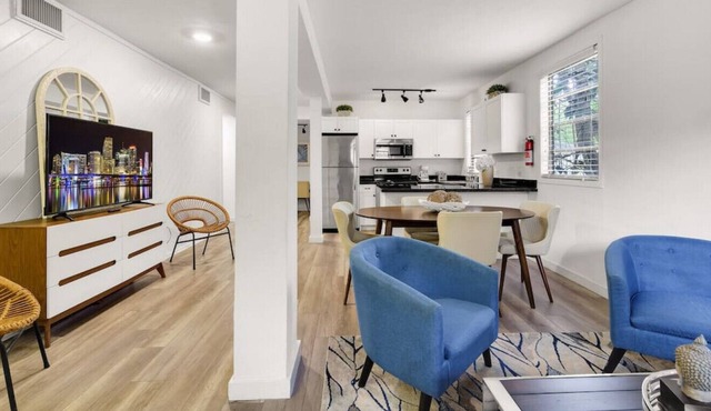 Grove Apartment 1A | 2BD Close to Brickell W/ Pool