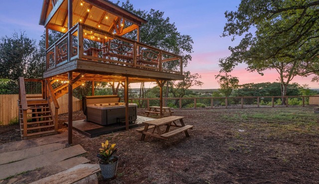 Guadalupe Bluff Bunk House - Located overlooking the Guadalupe River
