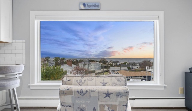 Gull's Nest - Ocean Views from the Living Room