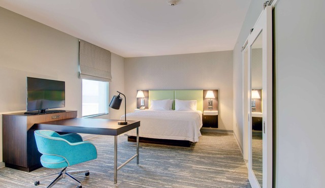 Hampton Inn & Suites Boston/Stoughton