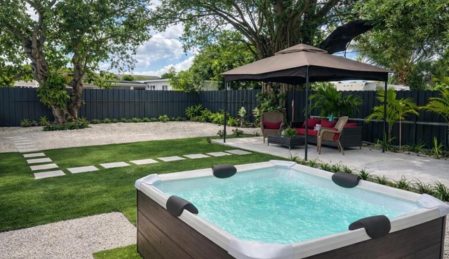 Hard Rock Home Jacuzzi & BBQ Game room
