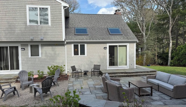HarwichPort 4 bdr 3 bath - Walk to Red River Beach - next to Wychmere