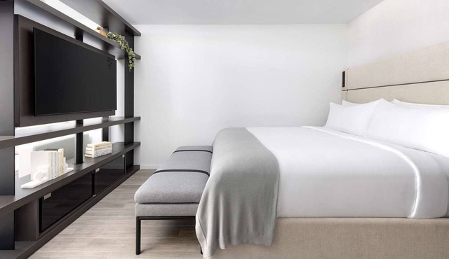 Haven of Relaxation! 4 Bay View Studios w/Kitchen, Pets Allowed, Outdoor Pool!
