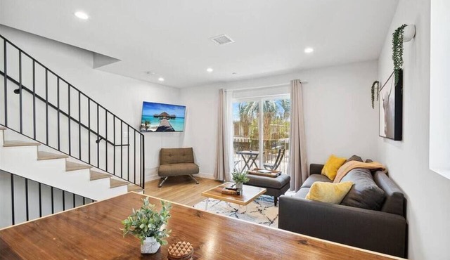 Heart of LA: Your Perfect Hollywood Stay
