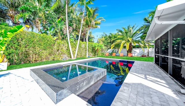Heated Pool+Hot Tub! Ping-Pong+Close 2 Beach!