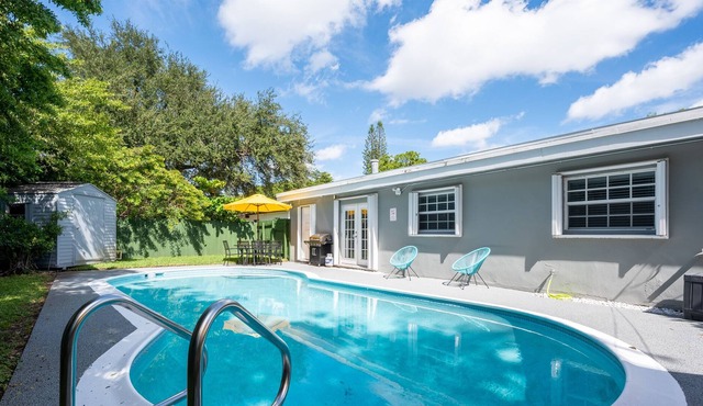 Heated Pool spacious House 5Beds-3Baths 10 guests