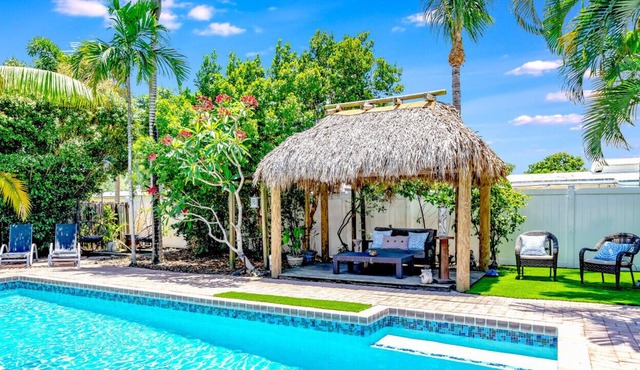 Heated Pool! Tropical Tiki Yard + Close To Beach!