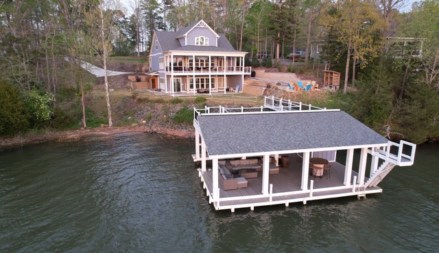 "Heels Hide-A-Way" Great Main Lake View! Deep Water! Sleeps 12