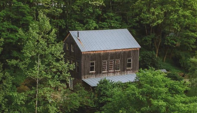 Hemlock Hill Barn - Designer Luxe w/Hot Tub