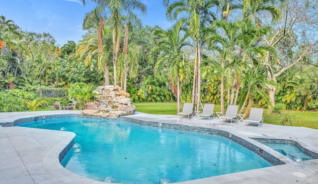 Hidden Getaway Pool Home on 1.5 acres near all. Sleeps 17. Pool, ping pong etc.