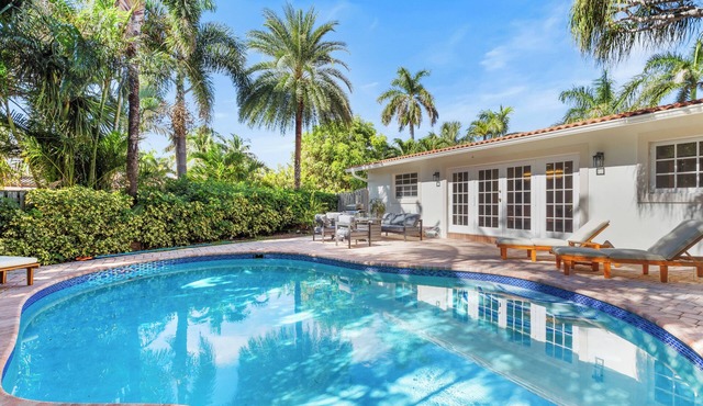 Hidden Haven: Garden Escape with Private Pool