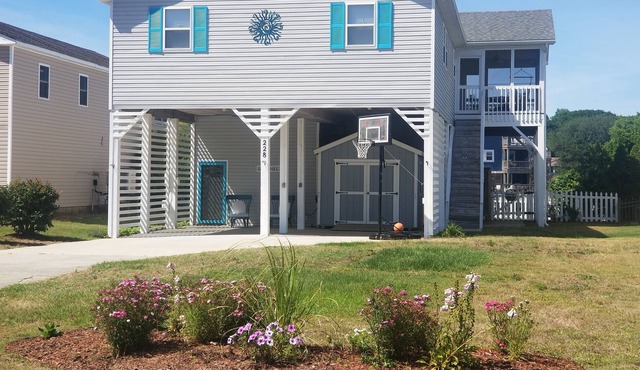 Highly-rated canal front home with lots of space and amenities to enjoy!
