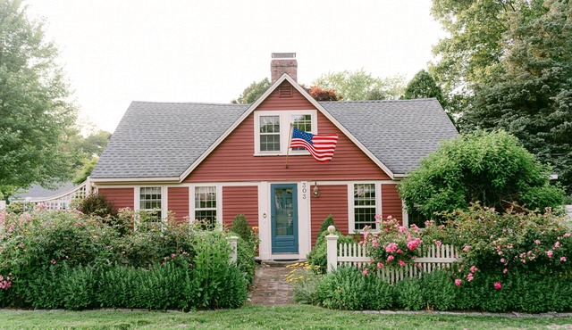 Historic 5BR Mid Cape w/Private Lake Access