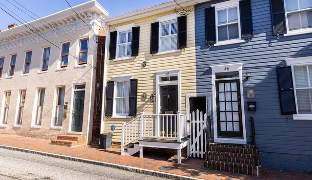 Historic Annapolis Retreat Steps to the Statehouse & City Dock w Parking & Private Patio