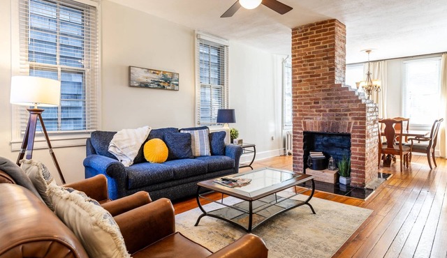 Historic Capital Views, w Free Off-Site Parking & Patio