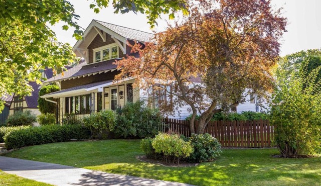 Historic Cozy Home Walkable to DT w/Pool Table