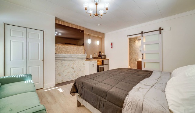Historic Hinton Gem: Walkable Luxury Near Dtwn!