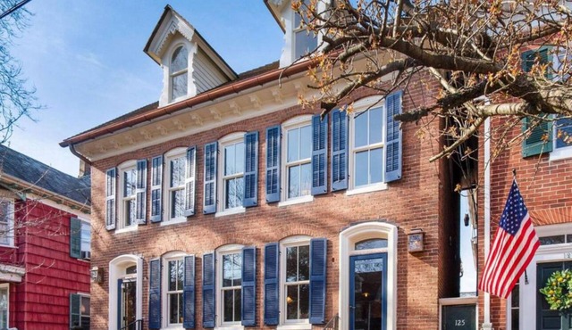 Historic luxury townhouse in the heart of downtown Chestertown