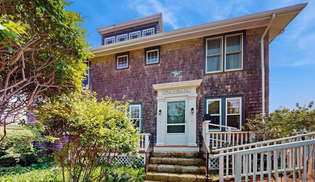 Historic waterfront home w/a sun room, ocean views, dog-friendly