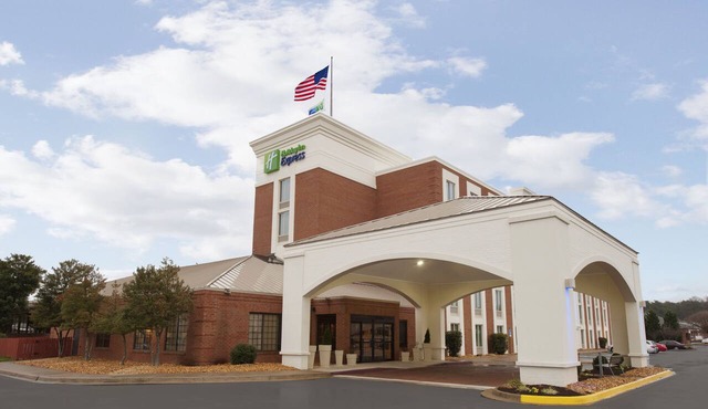 Holiday Inn Express Fredericksburg Southpoint by IHG