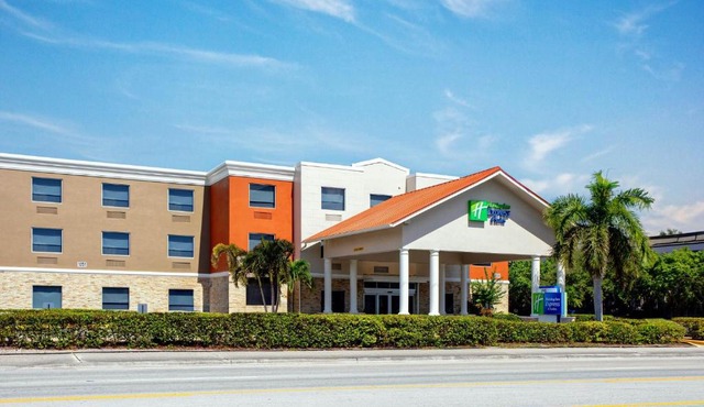Holiday Inn Express & Suites Lantana by IHG