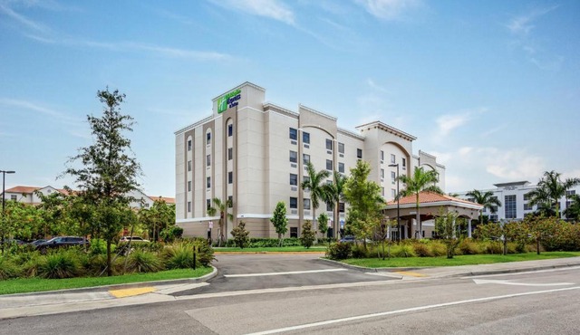 Holiday Inn Express & Suites - Miramar by IHG
