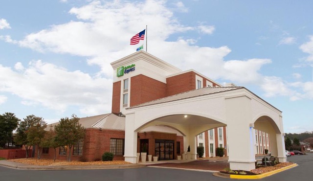 Holiday Inn Express Fredericksburg - Southpoint by IHG