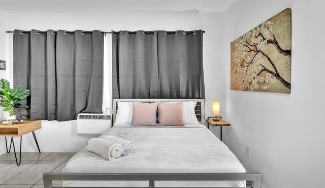 Hollywood Beach Getaway ~ Executive Studio Suite