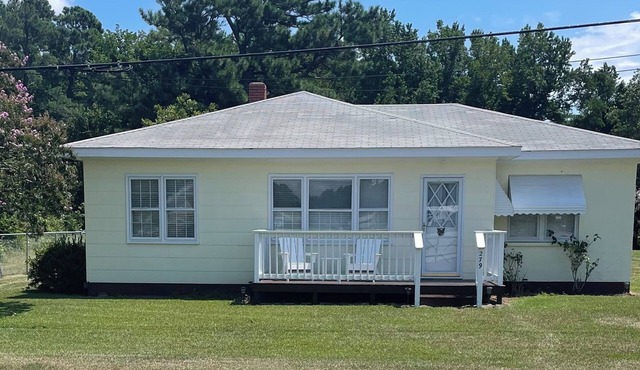 Home in Wanchese minutes from great fishing and OBX beaches.