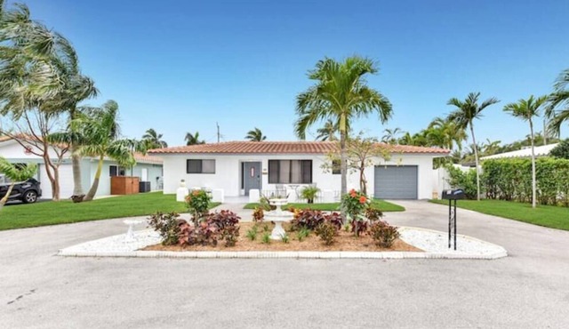 Home w/pool by PMI unit 2600