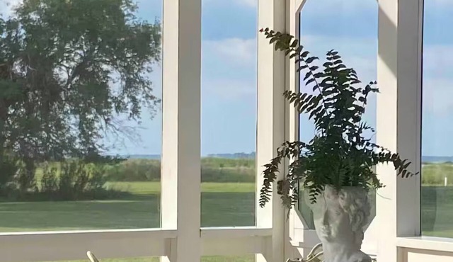 Hoopers Island Victorian with 360 Water Views - experienced host